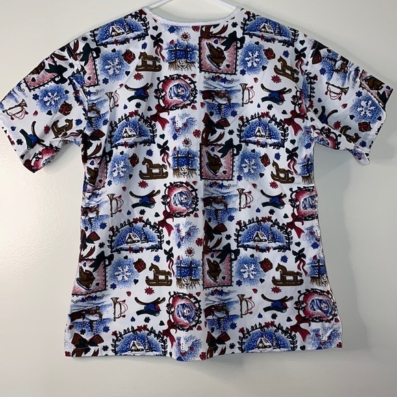 Mobb Women's Blue White Classic Christmas  Winter Theme Scrub Top (Size Medium) - Picture 3 of 9